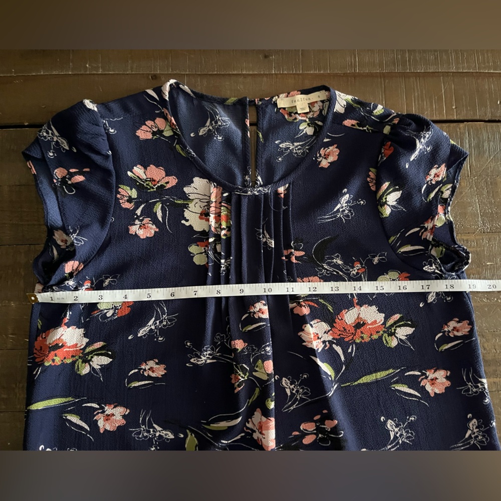 Women’s blouse size small - Picture 3 of 5